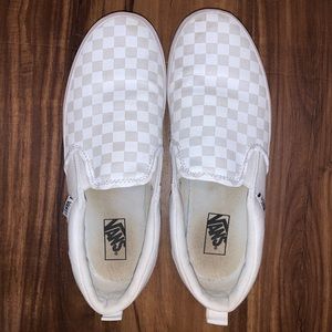 White checker vans. Size woman’s 7.